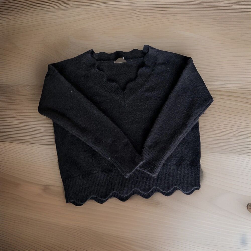 Black Women Sweater Brand Ee Some Size M used Great Conditions